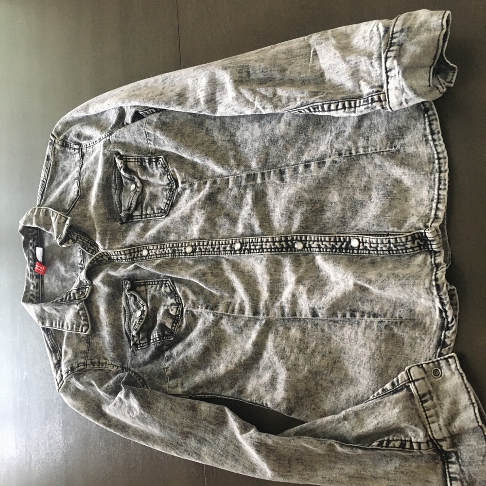 Worn once; like-new shirt!